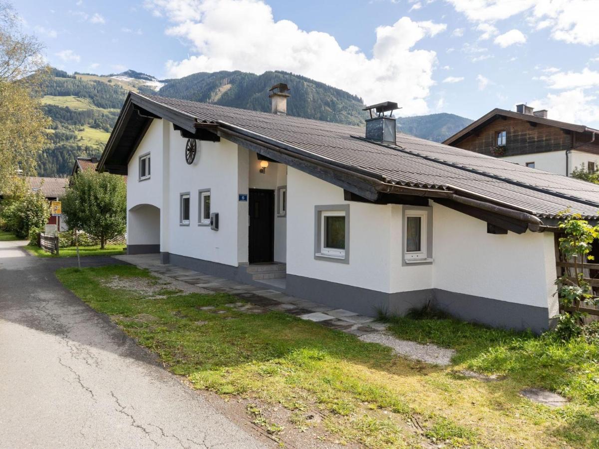Spacious Chalet In Maishofen Near Forest Luaran gambar